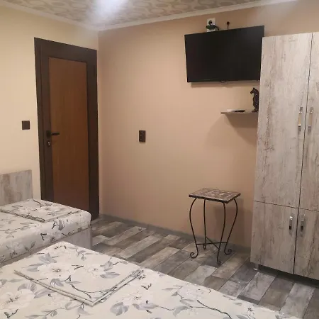 под ореха Vilă *